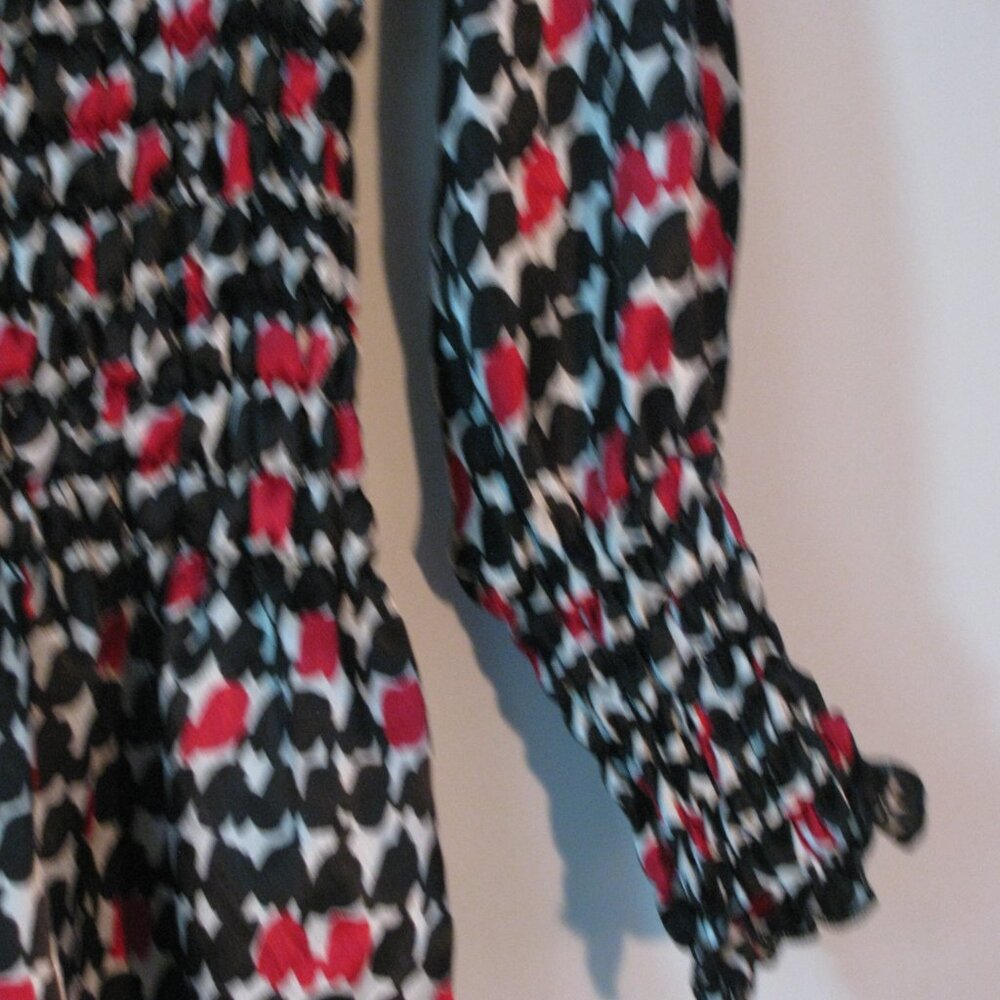 * S.L.B. Petites Blouse PM Petite Medium Black Red White Bold Print Silky - Picture 4 of 4